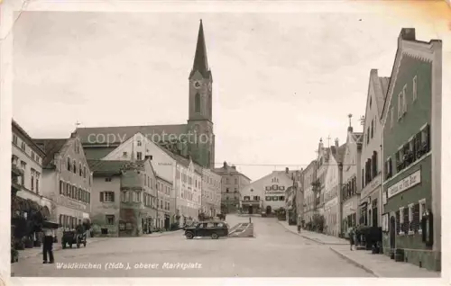 AK / Ansichtskarte Waldkirchen  Niederbayern Oberer Marktplatz Kirche