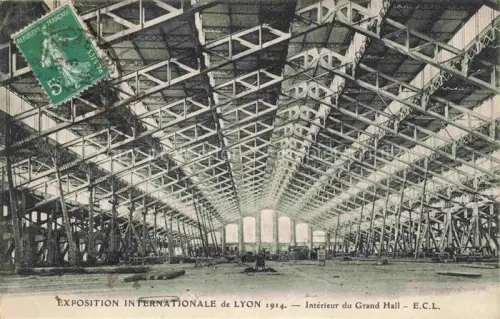 AK / Ansichtskarte Exposition Internationale Lyon 1914 Interieur du Grand Hall 