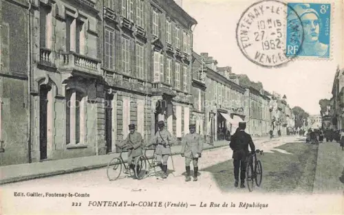 AK / Ansichtskarte Fontenay-le-Comte 85 Vendee Rue de la République