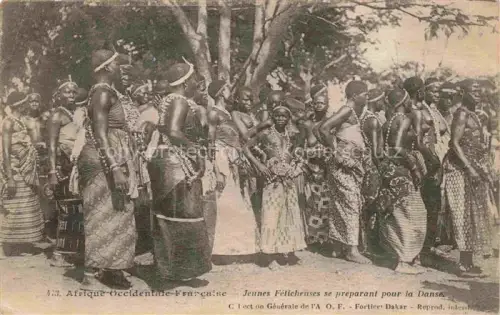 AK / Ansichtskarte Afrique Occidentale Jeunes Féticheuses se preparant pour la dance