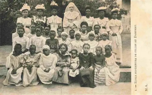 AK / Ansichtskarte Dahomey Benin Ecole supérieure de filles Gruppenbild