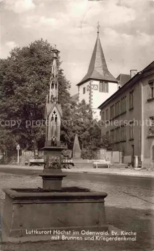 AK / Ansichtskarte Hoechst Odenwald Hessen Ev Kirche mit Brunnen und Kriegerdenkmal