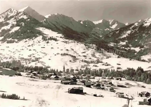 AK / Ansichtskarte Riezlern Kleinwalsertal Vorarlberg mit Heuberg Walmendingerhorn und Schwarzwassertal