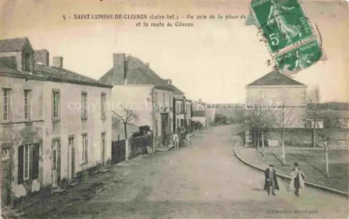 AK / Ansichtskarte Saint-Lumine-de-Clisson Coin d'une place et Route de Clisson