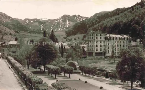AK / Ansichtskarte Le Mont -Dore 63 Puy-de-Dome Le Parc et l'Hotel des Saphins