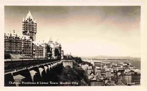 AK / Ansichtskarte QUEBEC-City Canada Chateau Frontenac and Lower Town Quebec City