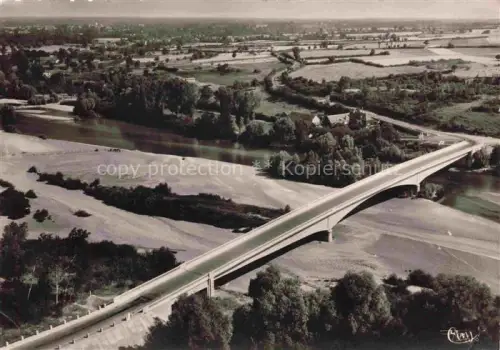 AK / Ansichtskarte Le Veurdre Moulins 03 Allier Vue aerienne generale et Pont sur l'Allier