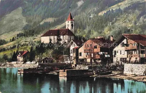 AK / Ansichtskarte Brienz Brienzersee BE Haeuserpartie am See Blick zur Kirche