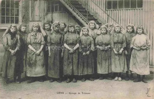 AK / Ansichtskarte LENS 62 Pas-de-Calais Groupe de Trieuses