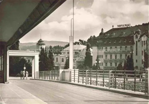 AK / Ansichtskarte Piestany Pistian Poestyen SK Pohlad z kolonado veho mosta na liecebny ustav Thermia Palace