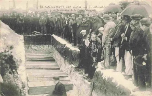 AK / Ansichtskarte Courrieres LENS 62 Pas-de-Calais Catastrophe des Mines de Courrieres Bénédiction de la Fosse Commune