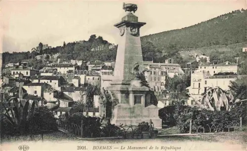 AK / Ansichtskarte Bormes-les-Mimosas Bormes-la-Faviere TOULON 83 Var Monument de la République