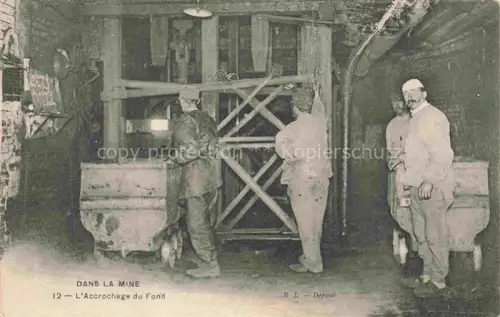 AK / Ansichtskarte Bergbau Mining Exploitation Miniere Estrazione Mineraria-- Dans la mine L Accrochage du Fond