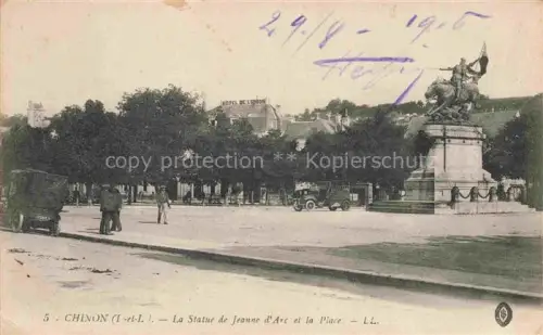 AK / Ansichtskarte Chinon 37 Indre et Loire Statue de Jeanne d'Arc et la Place