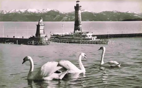 AK / Ansichtskarte Dampfer Binnenschifffahrt Lindau Bodensee Hafenpartie Schwan Leuchtturm 
