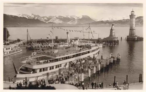 AK / Ansichtskarte Dampfer Binnenschifffahrt Lindau Bodensee Hafen Leuchtturm 