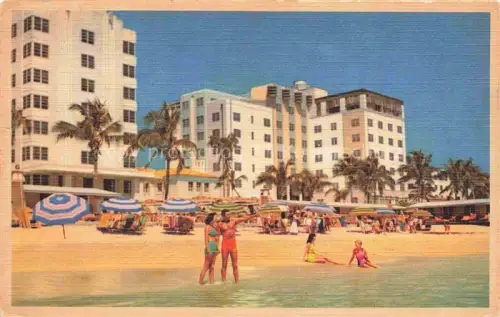 AK / Ansichtskarte Miami Beach Florida USA Partie am Strand Hotels