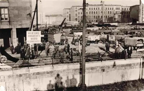 AK / Ansichtskarte BERLIN  CITY Blick in die Wilhelmstrasse Die Mauer