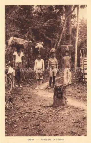 AK / Ansichtskarte Gabon Gabun Porteurs en voyage