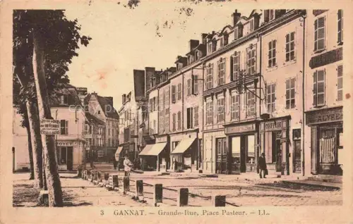 AK / Ansichtskarte Gannat Vichy 03 Allier Grande Rue Place Pasteur
