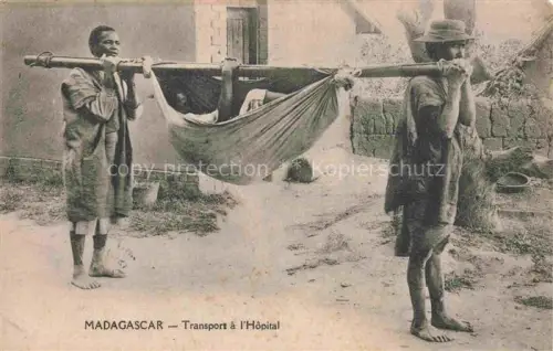 AK / Ansichtskarte Madagascar Madagaskar Transport à l'hôpital
