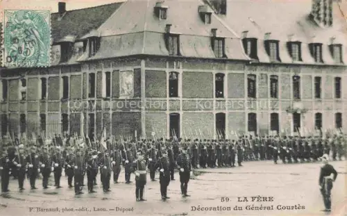 AK / Ansichtskarte La Fere LAON 02 Aisne Décoration du Général Courtès
