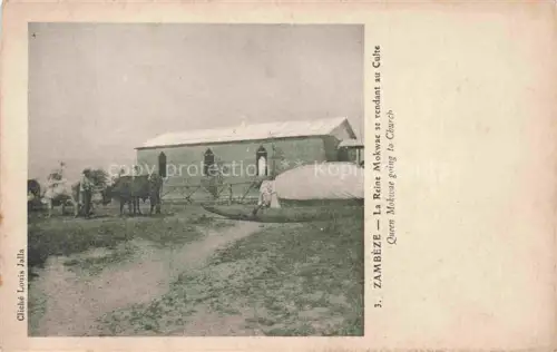 AK / Ansichtskarte Zambeze Mocambique La Reine Mokwac rendant au Culte