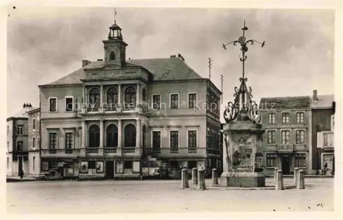AK / Ansichtskarte Rocroi Charleville-Mezieres 08 Ardennes Hôtel de Ville et fontaine
