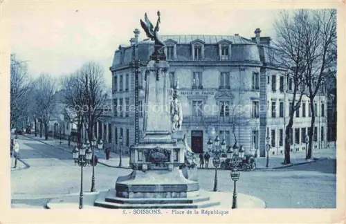 AK / Ansichtskarte Soissons 02 Aisne Place de la Republique