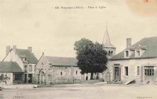 AK / Ansichtskarte Voussac Moulins 03 Allier Place et Eglise