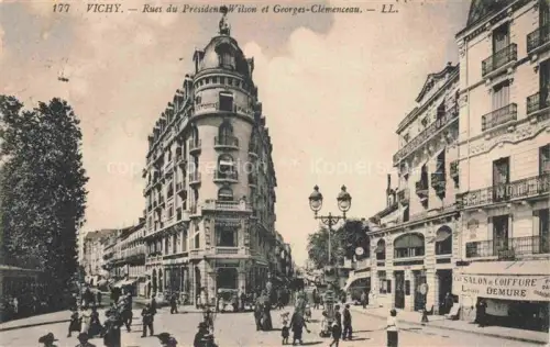AK / Ansichtskarte VICHY 03 Allier Rue du President Wilson et Georges Clemenceau