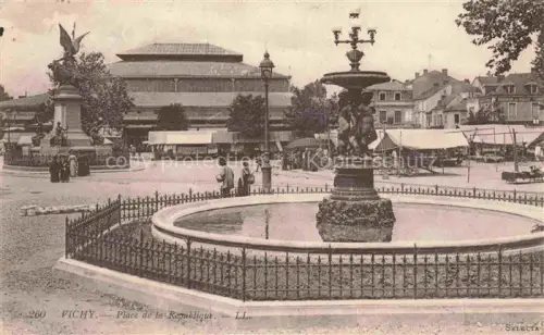 AK / Ansichtskarte VICHY 03 Allier Place de la Republique