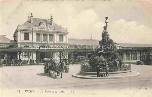 AK / Ansichtskarte VICHY 03 Allier La Place de la Gare