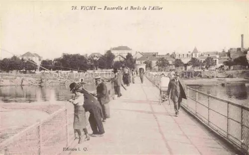 AK / Ansichtskarte VICHY 03 Allier Passerelle et Bords de l'Allier