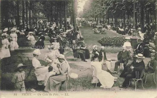 AK / Ansichtskarte VICHY 03 Allier Un Coin du Parc