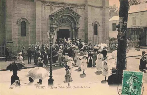AK / Ansichtskarte VICHY 03 Allier Eglise Saint Louis Sortie de Messe