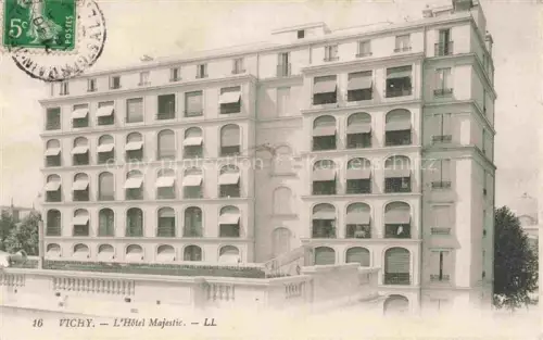 AK / Ansichtskarte VICHY 03 Allier Hotel Majestic
