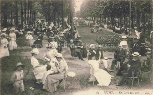 AK / Ansichtskarte VICHY 03 Allier Un Coin du Parc