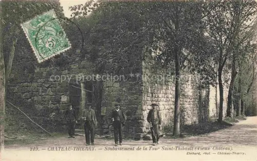 AK / Ansichtskarte Chateau-Thierry 02 Aisne Soubassement de la Tour Saint Thibault