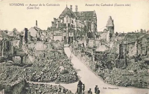 AK / Ansichtskarte Soissons 02 Aisne Autour de la Cathedrale
