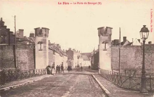 AK / Ansichtskarte La Fere LAON 02 Aisne La Porte du Bourget