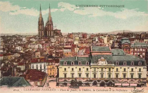 AK / Ansichtskarte CLERMONT -FERRAND Auvergne 63 Puy-de-Dome Place de Jaude le Theatre la Cathedrale et la Prefecture