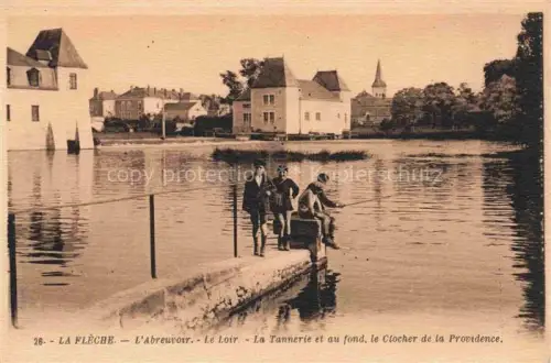 AK / Ansichtskarte LA FLECHE 72 Sarthe L'Abreuvoir le Loir la Tannerie et au fond le Clocher de la Providence