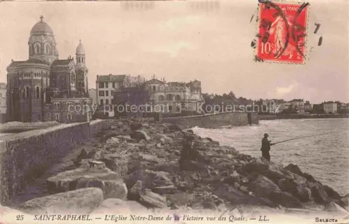 AK / Ansichtskarte Saint-Raphael  83 Var Eglise Notre Dame de la Victoire vue des Quais