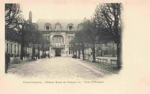 AK / Ansichtskarte Villers-Cotterets SOIssONS 02 Aisne Chateau Royal de Francois Ier Cour d'Honneur
