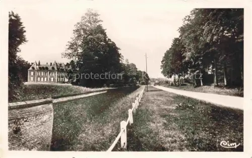 AK / Ansichtskarte Nouvion-en-Thierache Le Vervins 02 Aisne Chateau du Duc de Guise route de Guise