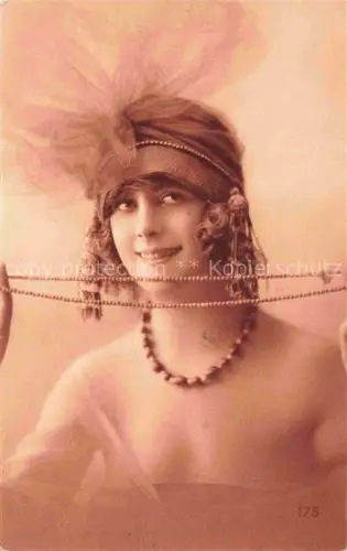 AK / Ansichtskarte Hutmode Mode-des-Chapeaux Hat-fashion Cappeli Sombreros-- Frau 