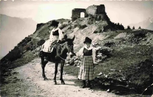 AK / Ansichtskarte PFERDE Horses Cheval Saviesannes et le Chateau et le Chateau de la Soie Frau