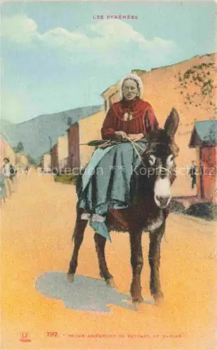 AK / Ansichtskarte Esel Donkey Ane Burro Asno Asino-- Les Pyrenees Tracht