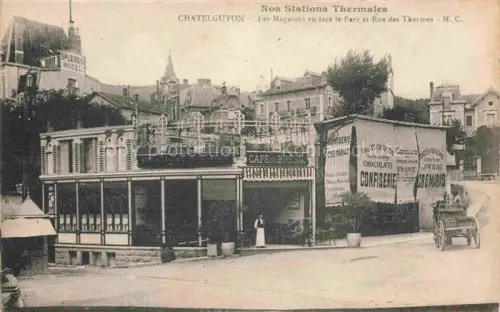 AK / Ansichtskarte Chatelguyon Chatel-Guyon 63 Puy-de-Dome Les magasins en face le parc et Rue des Thermes
